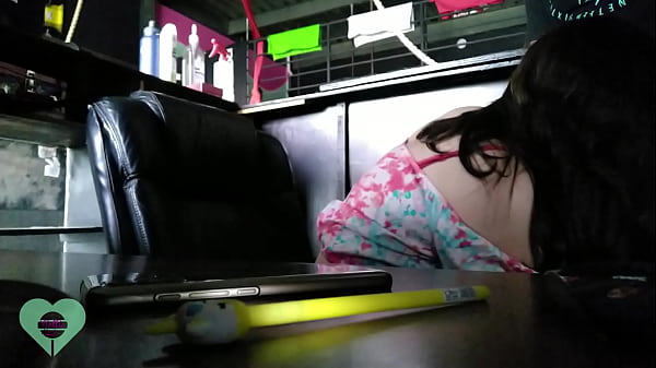 Mi Secretaria En Cuatro Recibiendo Verga Sin Condón
