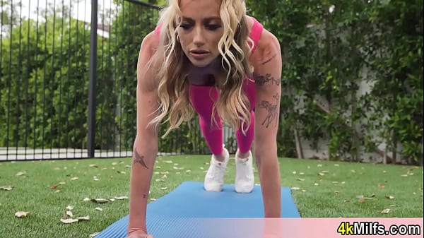 Long Legged Sporty Golddigger Missus Lusts To Have A Workout In Peace But I Have A Better Idea
