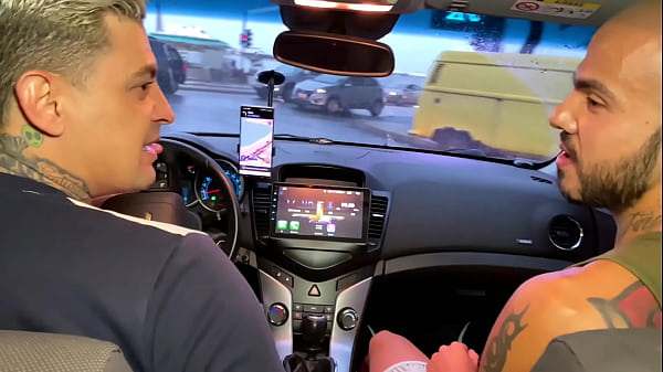 Motorista Ganha Mamada No Carro E Pede Pra Fuder Minha Bunda Em Casa ( Brunohot25 )