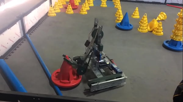Cogidon Vex Robot A Cono Del Equipo Contrario (GG-BOT)