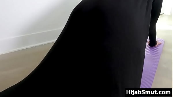 Muslim Hottie Railing Her Personal Trainer