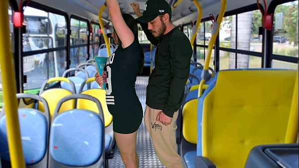 Estudante Sendo Encoxada No ônibus Em Público!