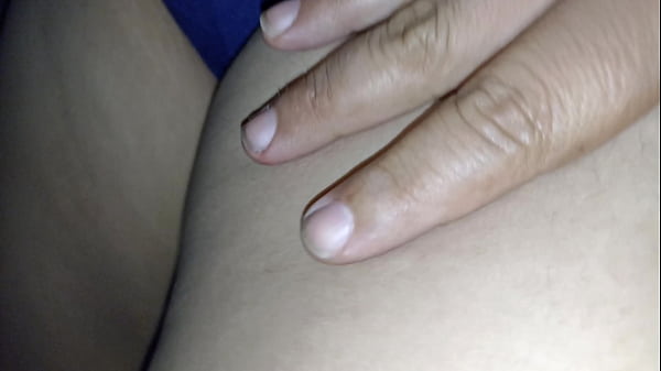 [Karmico][Mañanero] Me Quedo A En El Cuarto De Mi Mamá. Grabo Su Camel Toe. Tiene La Panocha Gordita.