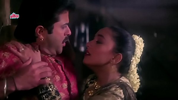 Anil-Kapoor-Madhuri-Kissing-Beta---Romtic Scene