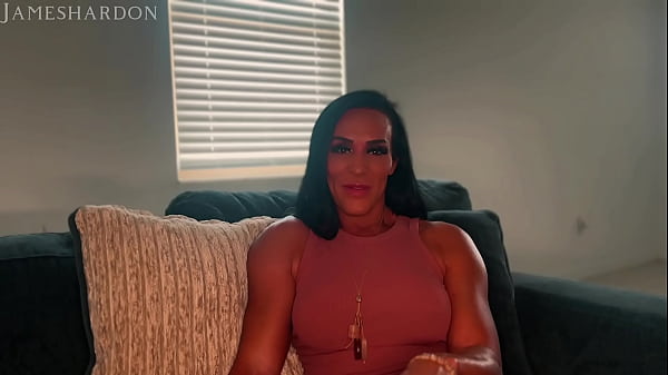 Sensual Bodybuilder Gets Slammed Out During Therapy