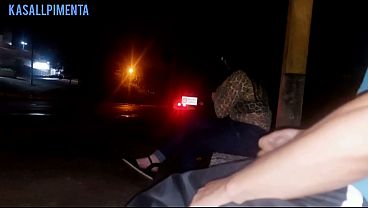 Sério !! Eu Corro O Risco De Colocar Meu Pau Na Frente Dessa Mulher Esperando O ônibus ... Como Ela Vai Reagir?