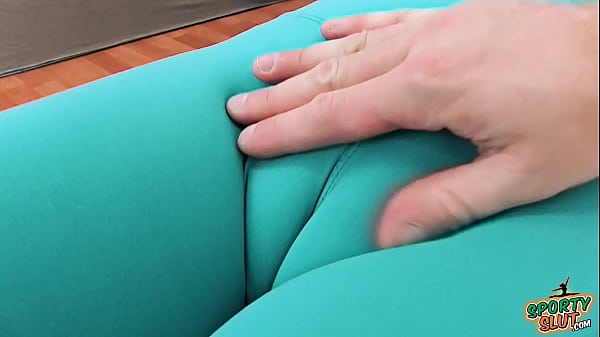Gigantic Juicy Backside Young-babe Has Huge Cameltoe Teasing Out On Firm Leggings