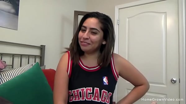 Putting Charming Amateur Mariah's Lips To Handle