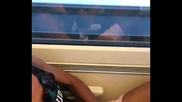 Amigo No Trem Da Europa Mostrando A Rola Dura