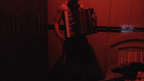 PIA NOVO TOCANDO AQUELE INSTRUMENTO GRAVANDO COM A WEBCAM