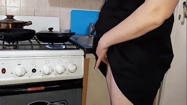 Hidden Camera Filming My Housewife Cooking And Masturbating - Gals Fly Release