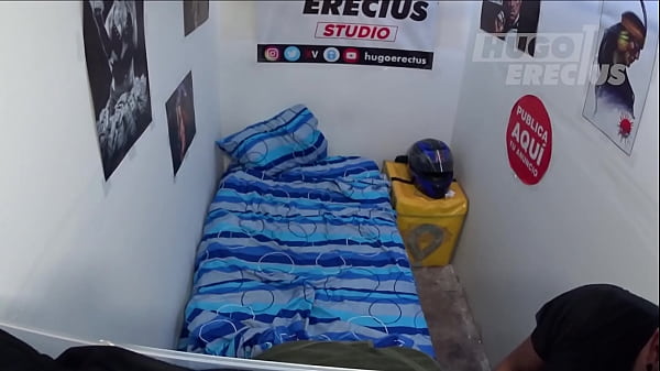 Mi Vecina Se Escapa De Su Casa Para Un Rapidín - Cámara Escondida