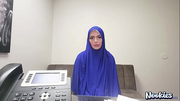 Hijab Honey Pays Off Immigration By Railing Him - NOOKIES