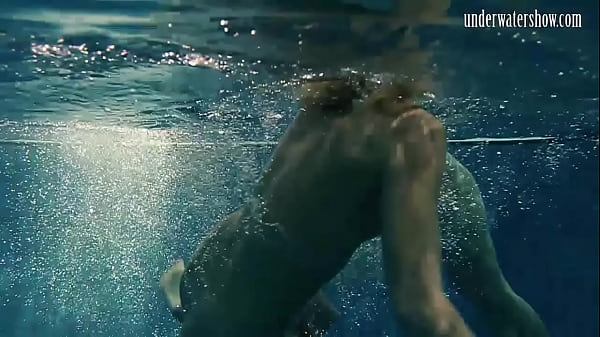 Sexiest Chicks Swim Stripped Underwater