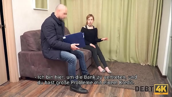 DEBT4k. Mann Kommt Zum N Russischen Schuldner Und Bohrt Bald Rasierte Muschi
