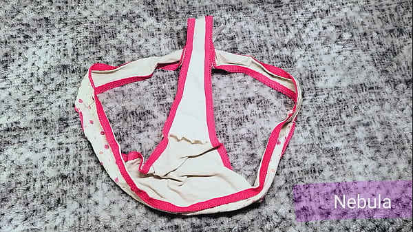 Me Masturbé Y Corrí Sobre La Tanga De Flores Rosas De Mi Novia