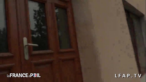 Une Little Francaise Appelle SOS Sodomie Pour Se Faire Ramoner Le Cul