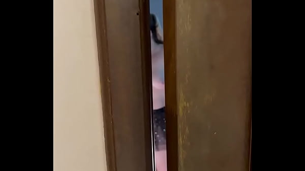 CARNAVAL, Marido Cuckold Assiste Pela Fresta Vagabunda Meter Com Outro. Completo No RED