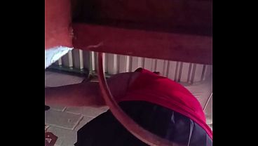 Hermosa Estudiante Latina Se Alista Para Las Clases Y Regala TREMENDO UPSKIRT En El Cuarto De Su Padrastro, TODO POR NO IR AL BAÑO A CAMBIARSE, Voyeur LEGIT En HD