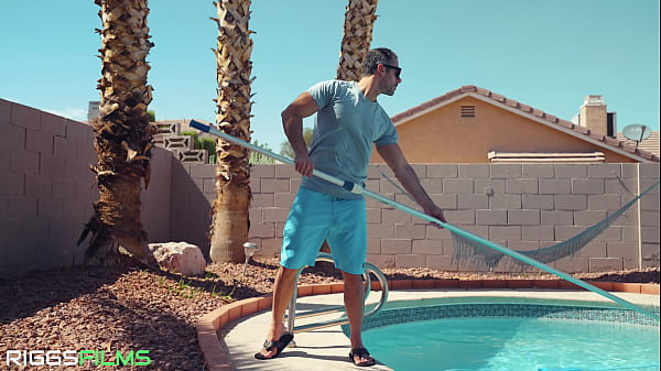 FIT KITTY & SARAH JESSIE FUCK THE POOL FELLA