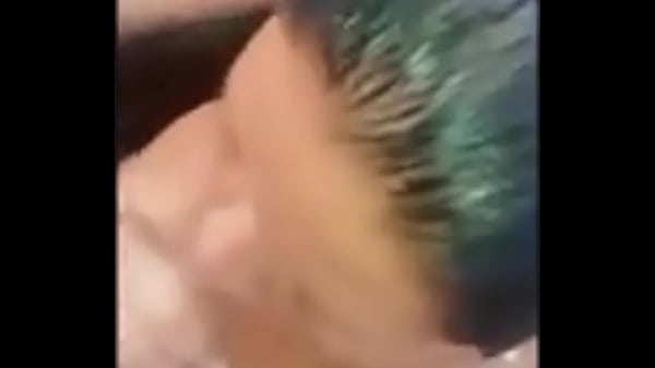 Pagando Um Guloso Na Piscina
