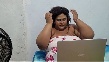 Madrasta é Vista No Computador Ela Goza Em Jato ( Cum) E Leva Muita Gozada Na Boca