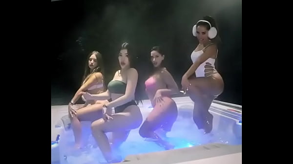 Anitta Com Gostosas Em Banheira No Motel