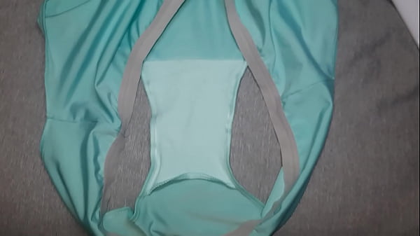 Buena Corrida De Leche Sobre Los Calzoncitos Celestes Favoritos De Mi Amiga