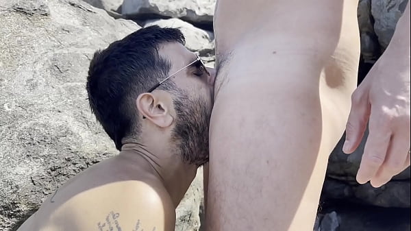 Fist Fuck, Spitting, Pissing Outdoors. Rickpaixao2020 Pounds Brutto At Abricó Beach In Rio. Full Video On RED