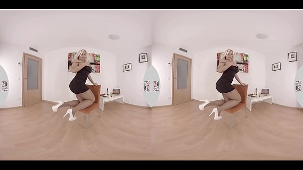 VIRTUAL FORBIDDEN - Blondie Fesser Striptease