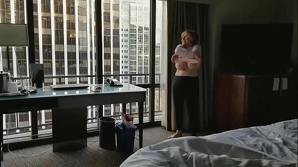 Adult Bombshell Naked In Hotel Window
