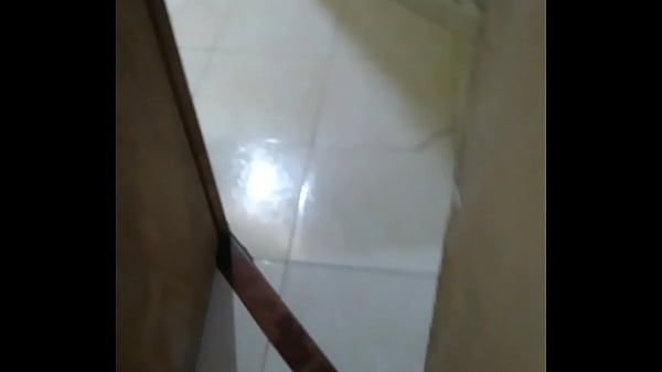 Mi Hermanastra Bañándose, Que Rico Sería Chuparla Toda