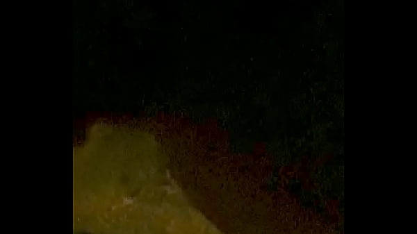 Esposa Mijando No Escuro