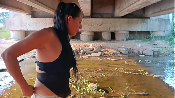 Puta Locura - Amiga Despechada Pillada En La Calle La Llevo Al Río Para Reafirmarle Las Tripas