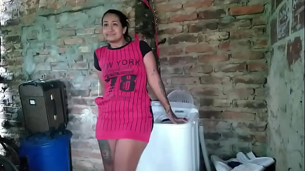 No Doy Como Poner A Funcionar La Lavadora, La Vecina Se Ofrece A Ayudarme Y De Un Momento A Otro Comienza A Insinuárseme Para Que Me La Folle
