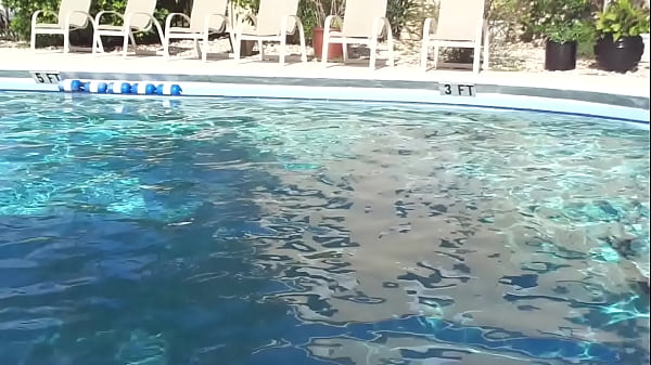HARDBODY ITALIAN PORNSTAR SHADOW BOXING IN THE POOL