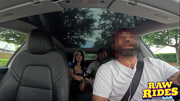 Brown-haired Honey Cosplaying As Chun-Li Fucks A BBC And Gets A Face Shot In Hump Pass On Her Way To Comic Con