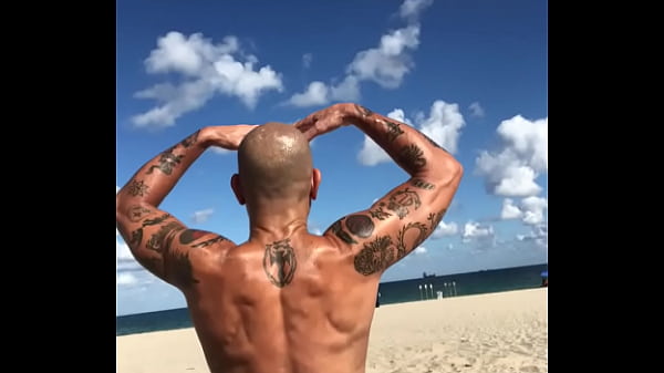 Maxxx Loadz Flexing Back Muscles