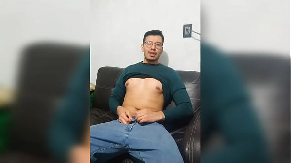 Rico Joven Hetero Curioso Vergón De 19cm Cuenta Como Se Follo Un Culito Twink ! Termina Sacándose La Lechota De Su Vergota Rica !
