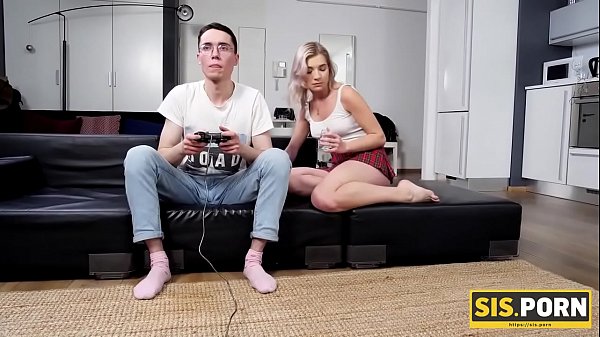 SIS.PORN. Science Geek Stops Playing A Video Game To Slam Stepsibling