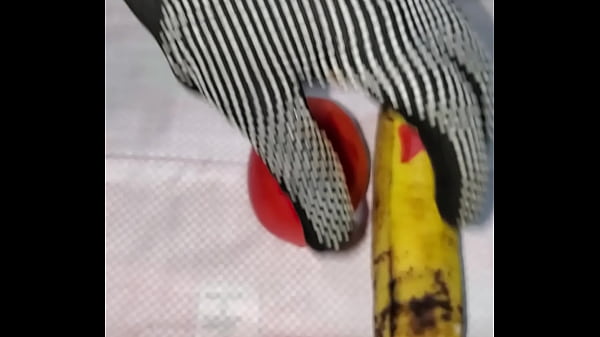 Red Head Tomato Was Analyzed By The Banana Dude