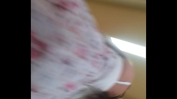 Sabrosas Nalgas Bajo Falda (upskirt)
