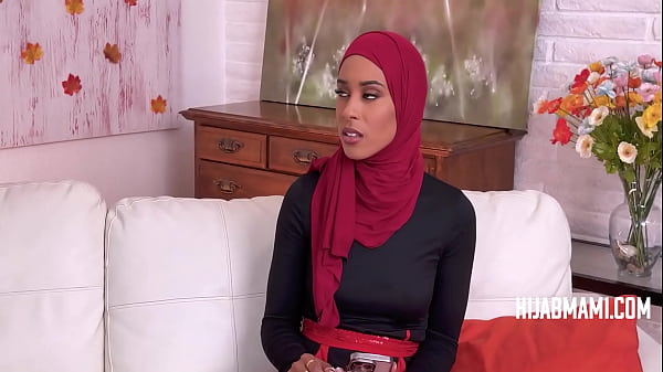 Hijab Housewife & The Foreign Affair - Jayne Doh, David Lee