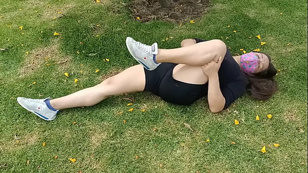 Haciendo Ejercicio Sin Ropa Interior Con Un Agujero En El Short