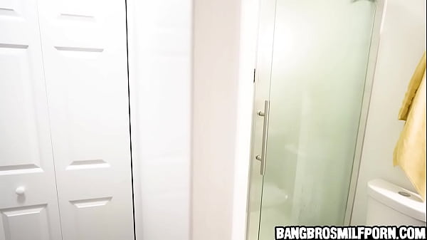Creeping On His Sultry Stemom While She Showers
