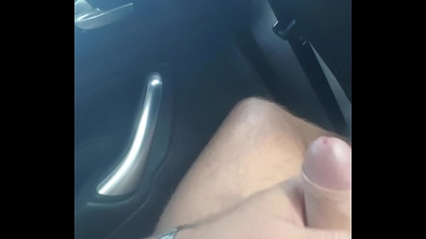 Tiny Branlette Dans La Voiture