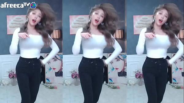 Korean Babe Jeehyeoun Dancing In Taut White Top