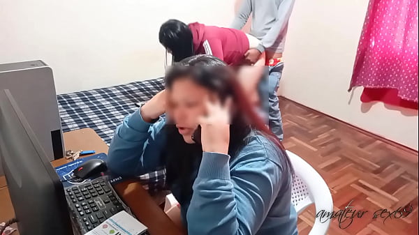 La Cornuda De Mi Esposa Hablando Por Telefono Mientras Yo Me Como A Su Mejor Amiga: Mientras Mas Distraida Esta Mas Rico Follo Con Su Amiga Mientras Ella Paga Mis Deudas De La