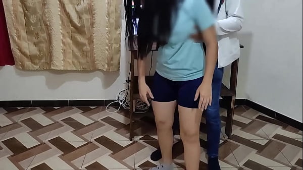 Mientras El Cornudo De Mi Esposo No Esta En Casa Yo Follo Con Mi Entrenador Personal, Que Rico Me Mete Su Polla En Mi Coño Apretado Es Mucho Mejor Que Mi Marido