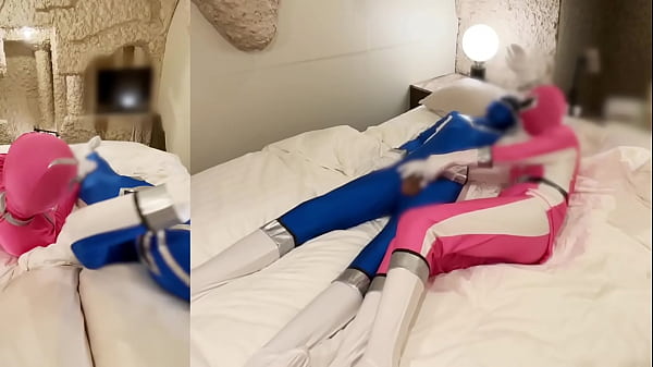 【特撮ヒーローのアクメセックス】「ピンクができることはおまんこ使うことだけだろ？」私は仲間の精子を出すことで疲れを癒し、地球を守ります。レンジャー達の戦闘の裏映像をご覧ください。【フル動画はメンバーシップへ】